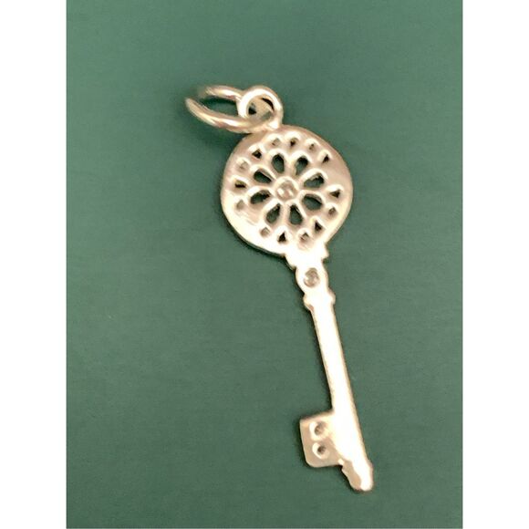 .925 Key Ornate Sterling Silver Jewelry Charm - Picture 2 of 6